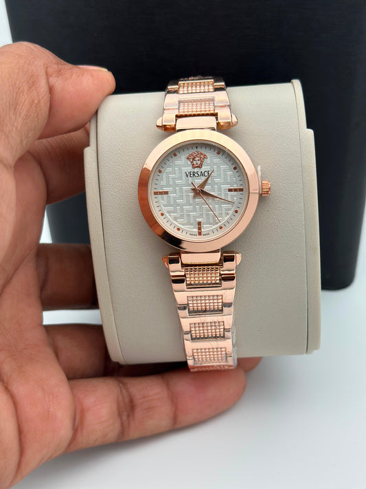 Women's analog quartz watch with rose-gold bracelet and rose dial.
