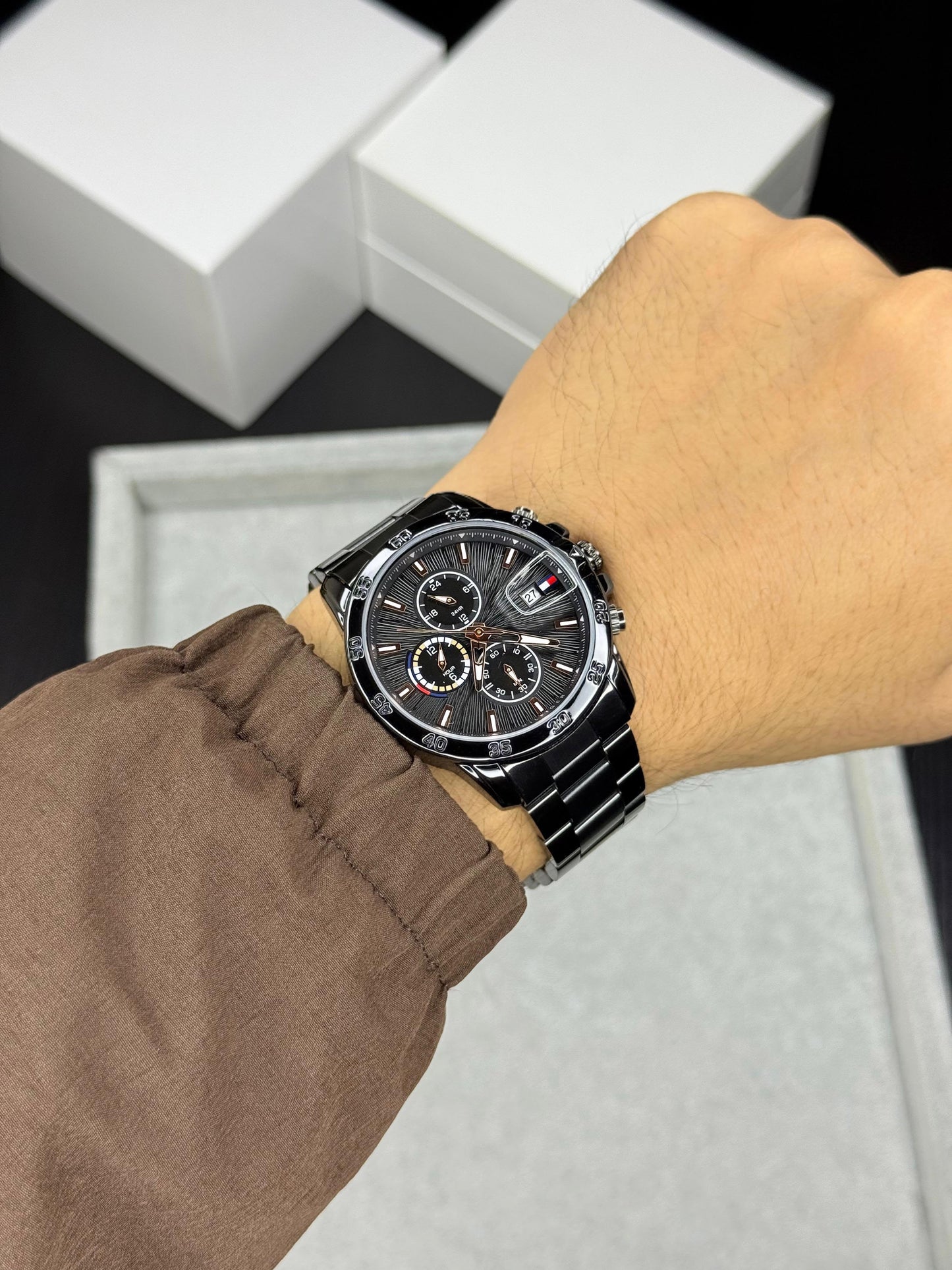 Classic Black Quartz Watch for Men with Multifunction Dial T