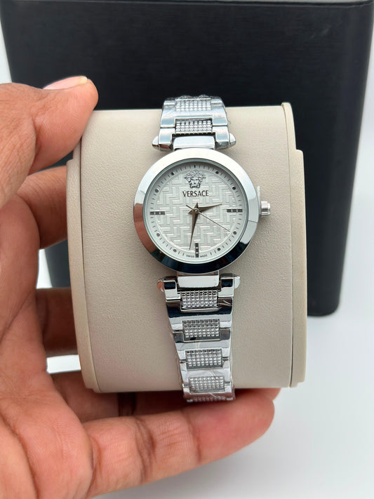 G-Timeless quartz analog watch with white dial and silver link bracelet, crystal bezel