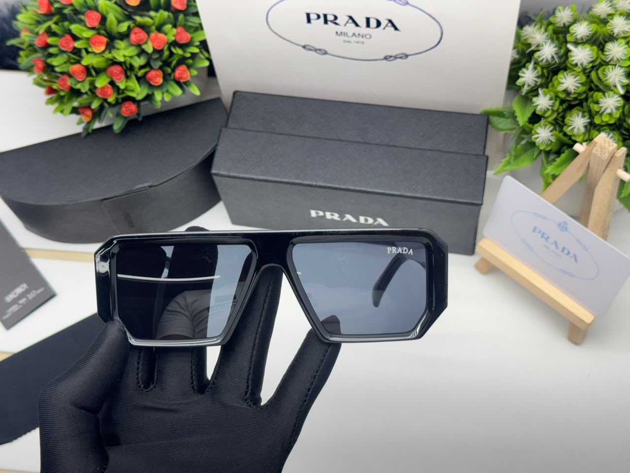 Bold Geometric Square Sunglasses – Glossy Black Frame with Smoke UV Protection Lenses B